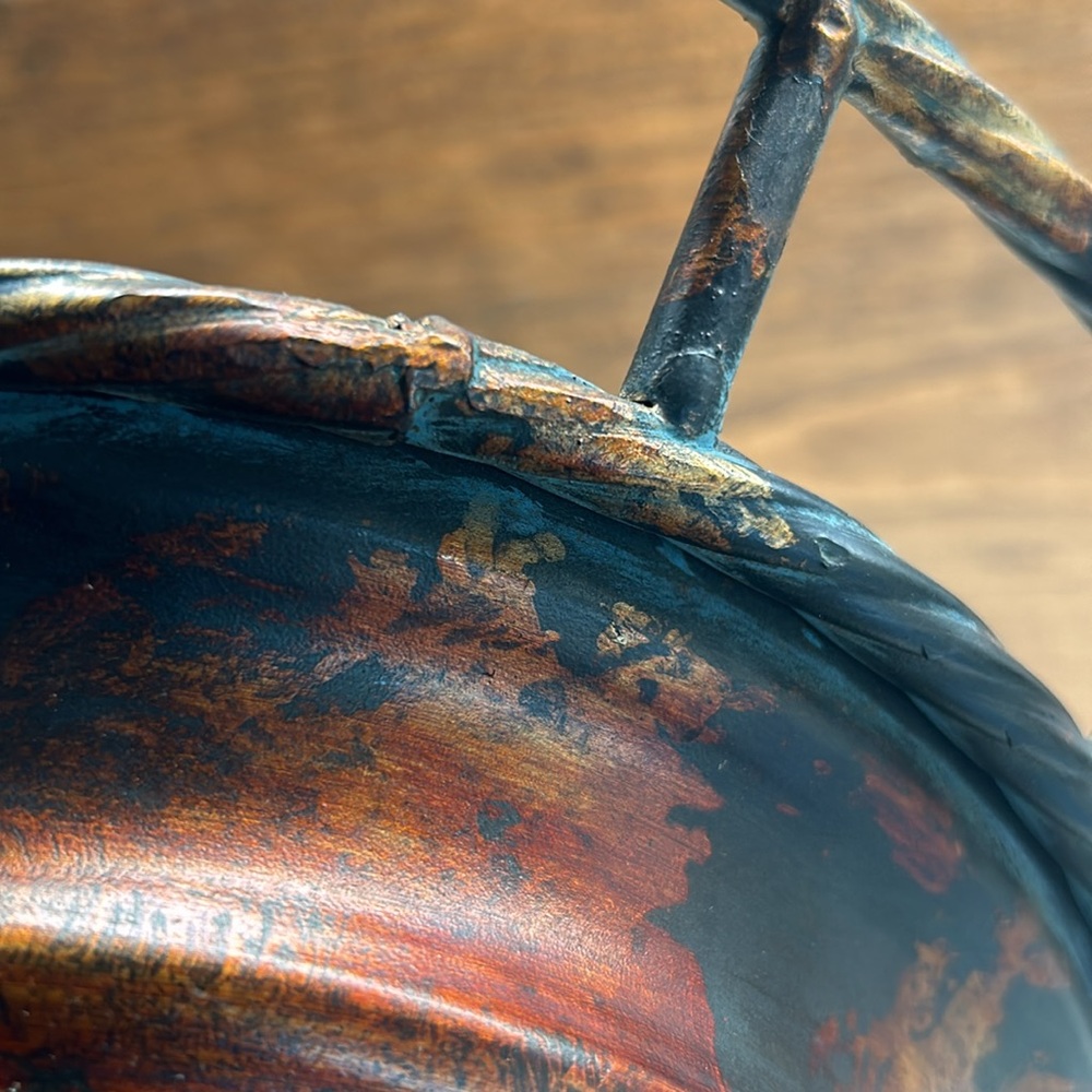 ๐ Decorative Rustic Metal Bowl With Handles Copper Coloured Pattern - Picture 8 of 14